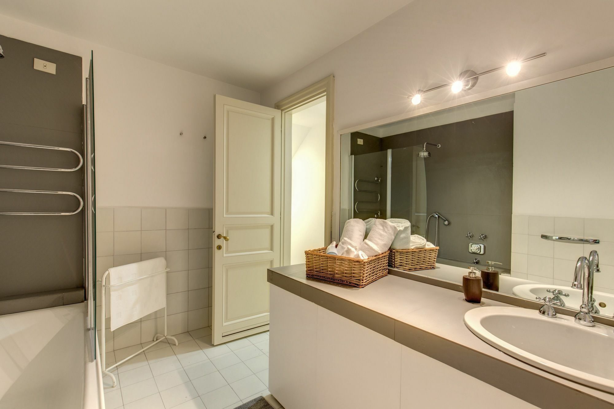 Trevi Miracle Suite Rome Exterior photo